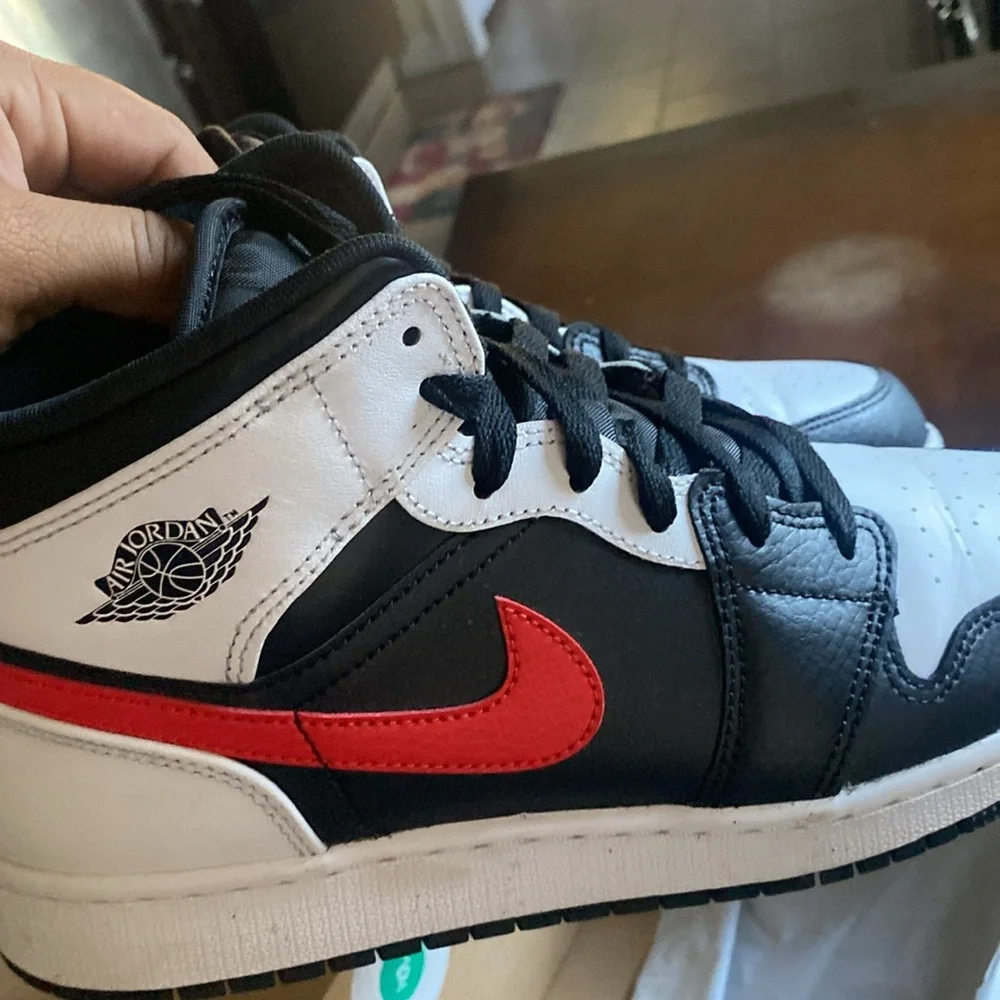 Nike Air Jordan 1 Mid Chile Red